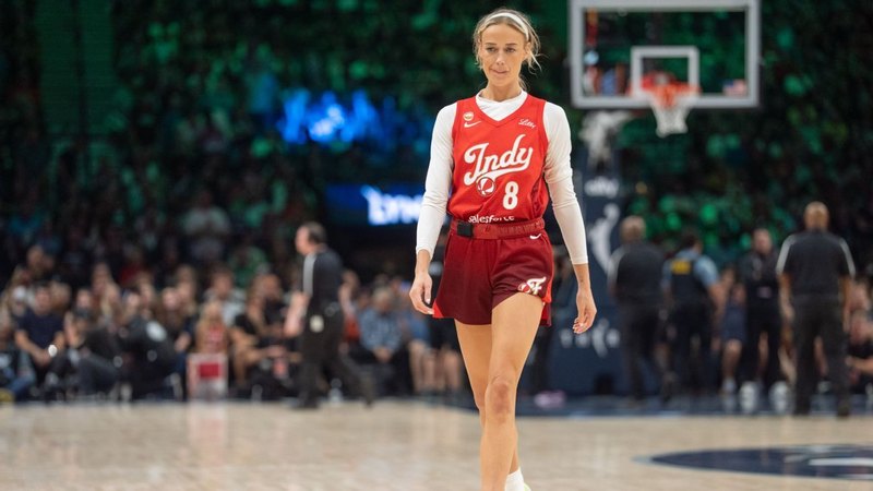 คันนิงแฮมเปิดเผยว่าเธอได้พูดคุยกับซิลเวอร์เกี่ยวกับผู้บัญชาการ WNBA คนต่อไป