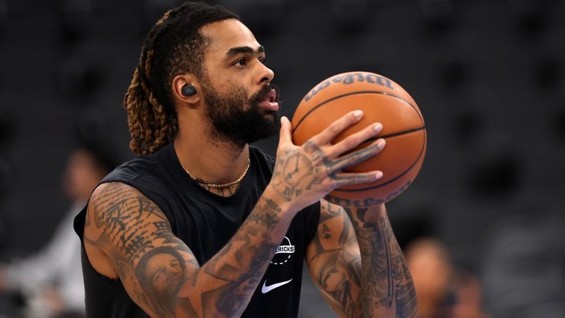 ทหารผ่านศึก PG Russell ได้รับการยกเว้นโดย กริซลีส์ ซึ่งเป็นตัวแทนฟรี