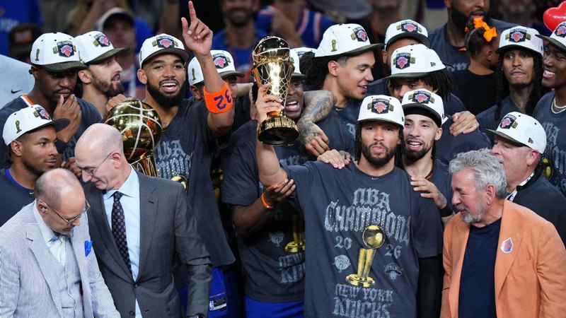 Brunson ได้รับความช่วยเหลือจากเพื่อนร่วมทีมของ นิกส์ แบ่งปันเสียงหัวเราะในรอบปฐมทัศน์ 'SNL'