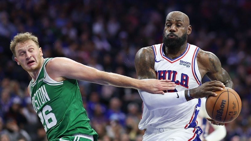 เลบรอน เจมส์ ยิงขึ้น sellout Philly ฝูงชนกับมอนสเตอร์สแลมในการเปิดตัวที่บ้าน
