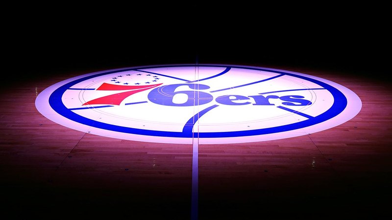 ซิกเซอร์ส ต้องการความช่วยเหลือจาก frontcourt แปลง 7 - foot -6 Fall เป็นสัญญาแบบสองทาง