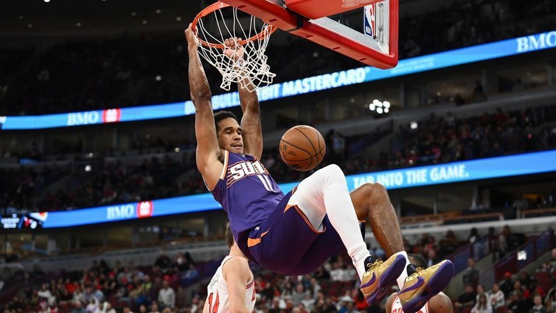 SUNS, CENTER Ighodaro เห็นด้วยกับการขยายเวลา 3 ปี $ 29M