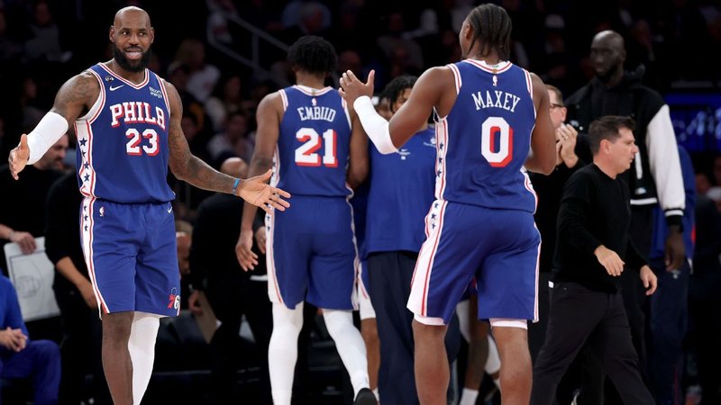 การชุมนุมของ Sixers ในการเปิดตัวของ เลบรอน เจมส์ ทำให้การเฉลิมฉลองแชมป์ของ นิกส์ เสียไป