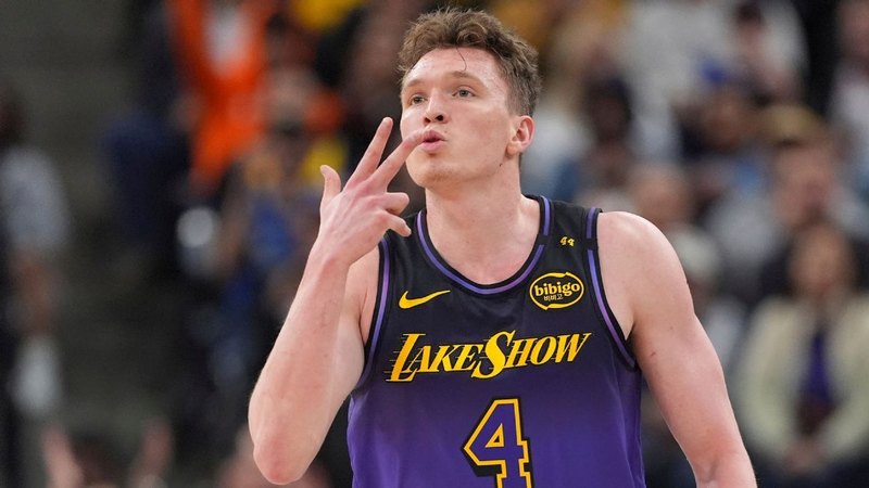 Ex-Laker Knecht ไปชายฝั่งเข้าร่วม นิกส์ แบบสองทาง