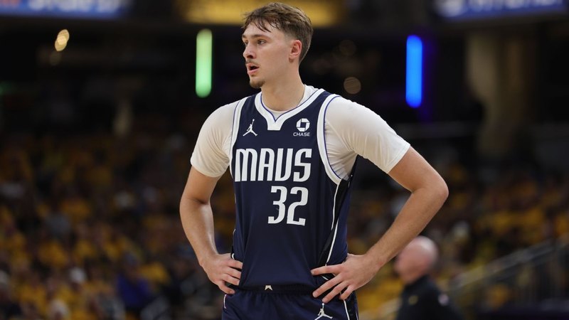 Mavs 'Flagg out for home opener with mild left shoulder sprain