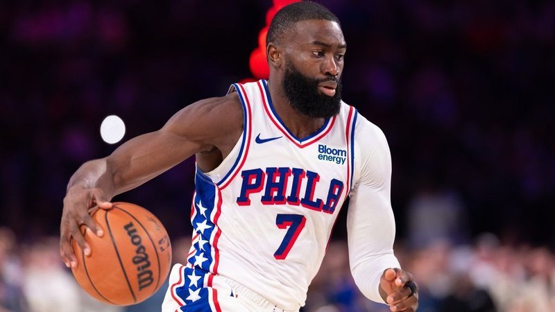 ตัวแทนสำหรับ Sixers 'Brown ปฏิเสธรายงานว่าเขาเรียกร้องการค้าจากเซลติกส์